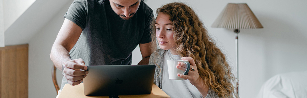 couple laptop