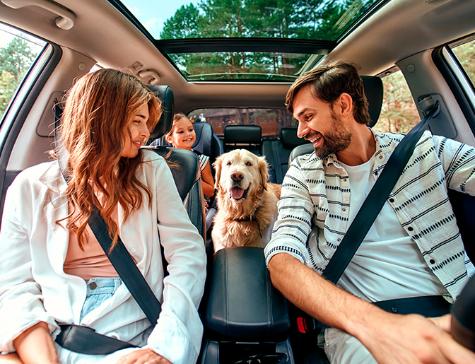 familia en coche