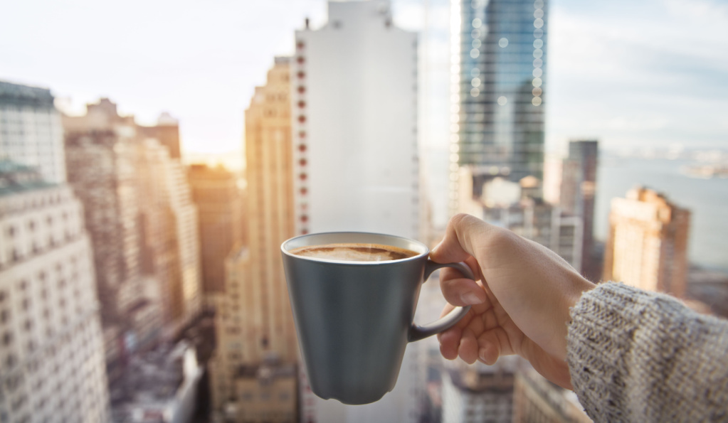 cafe con vistas ciudad