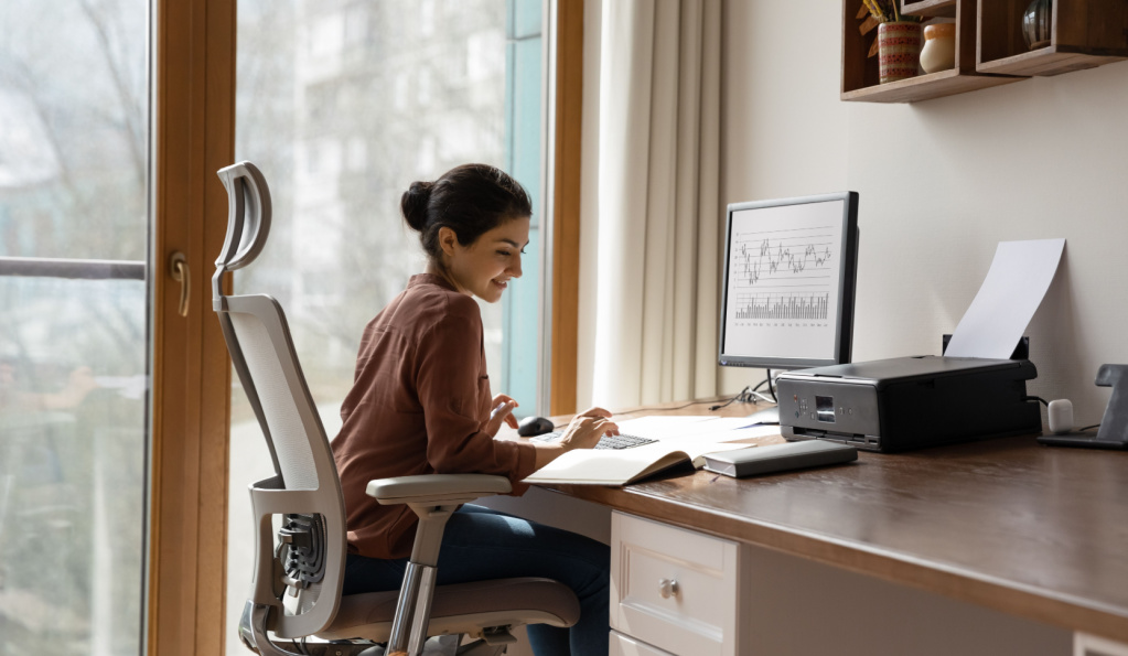 laptop girl