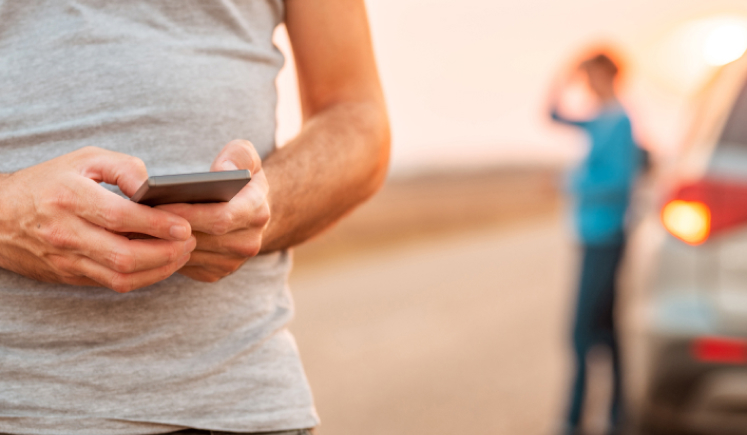 noi aturat a la carretera consulta telèfon